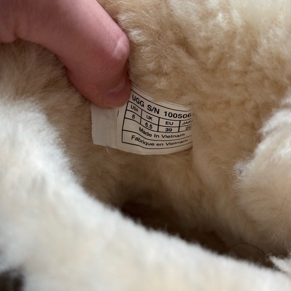 UGG Cream Mini Bailey Bow Boots - Picture 8 of 10